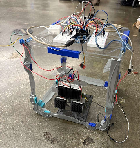 Completed acrylic temperature-control enclosure with Peltier modules, sensor, displays, and Arduino electronics